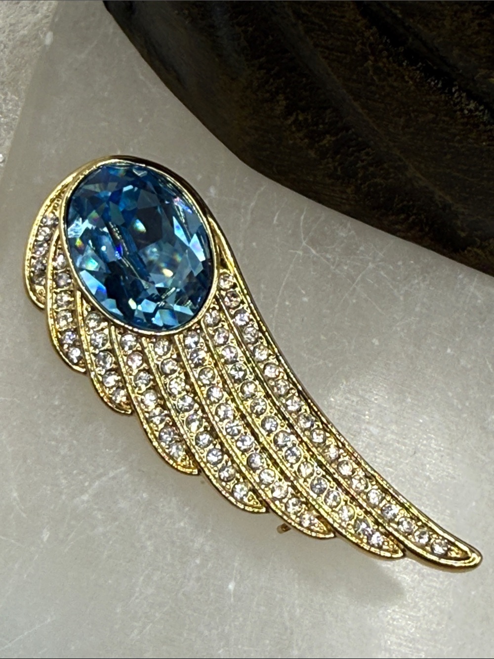 Stunning Gold-Tone Wing Brooch with Blue faceted Crystal Accent pin lux runway